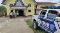 Personil Satlantas Polres Simalungun sedang melaksanakan patroli pengamanan gereja serta mengatur lalu lintas agar situasi kondusif, Patroli pada saat masyarakat hendak ibadah di gereja wilayah hukum Polres Simalungun 