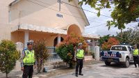 Personil Satlantas Polres Simalungun sedang melaksanakan patroli pengamanan gereja serta mengatur lalu lintas agar situasi kondusif, Patroli pada saat masyarakat hendak ibadah di gereja wilayah hukum Polres Simalungun 