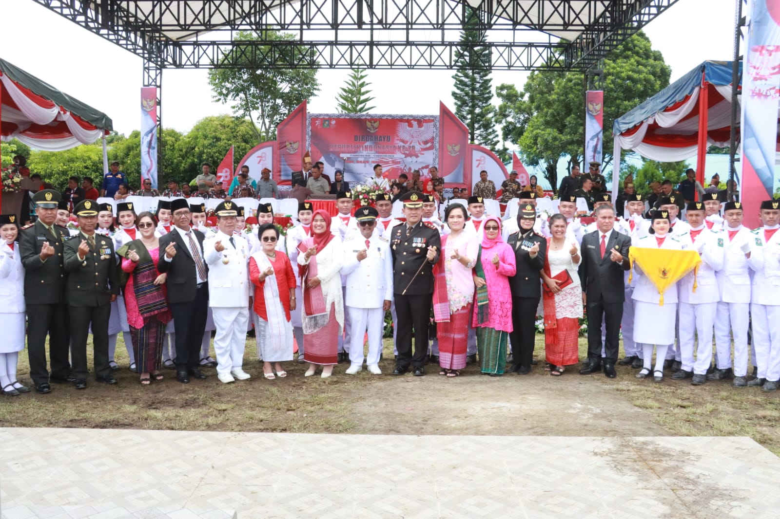 Kapolres Didampingi Ketua Bhayangkari Simalungun Ikuti Upacara HUT RI Ke-78, Tetap Semangat Meski Diguyur Hujan
