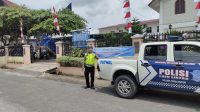 Personil Satlantas Polres Simalungun sedang melaksanakan patroli pengamanan gereja serta mengatur lalu lintas agar situasi kondusif, Patroli pada saat masyarakat hendak ibadah di gereja wilayah hukum Polres Simalungun